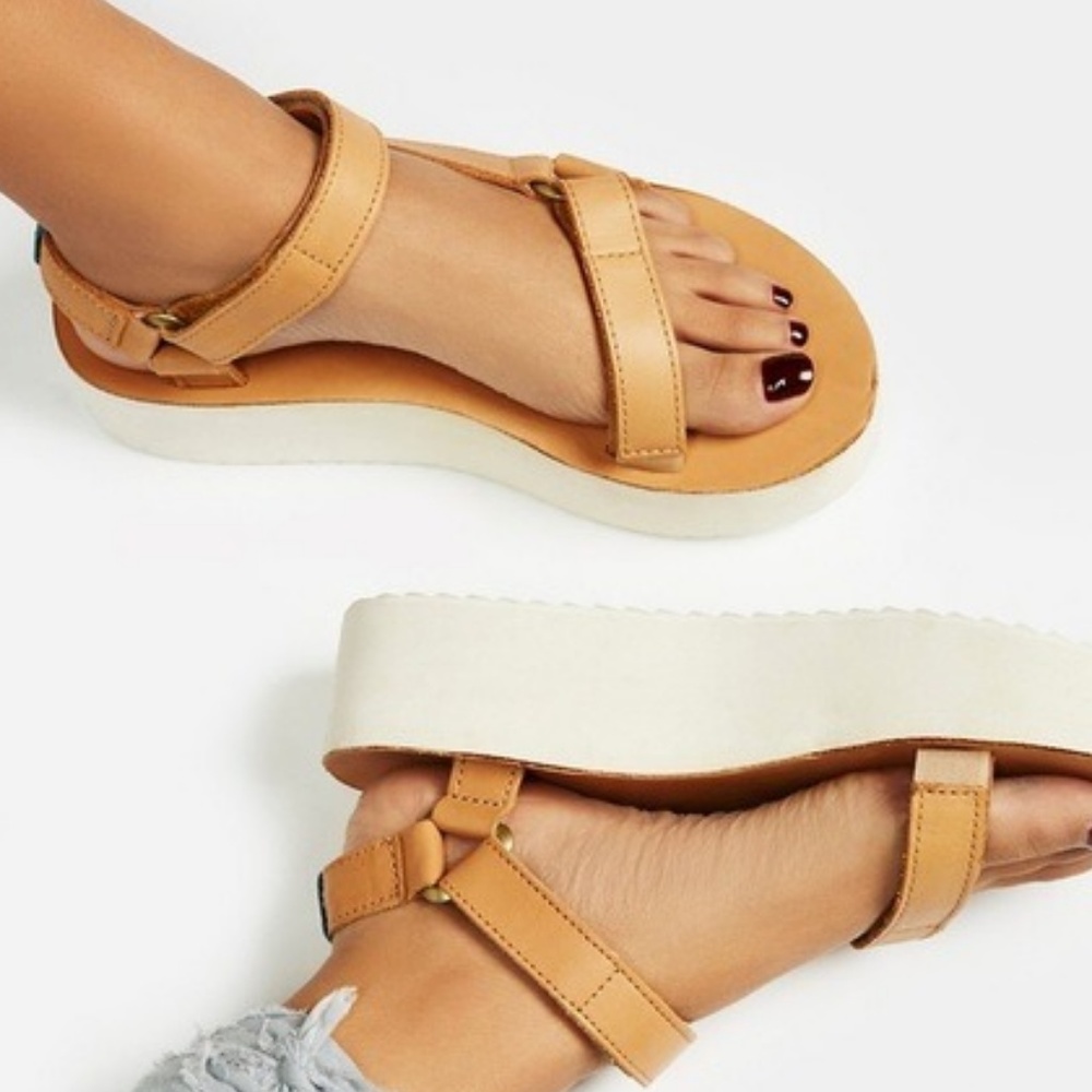 Teva Universal Crafted Leather Flatform Rare